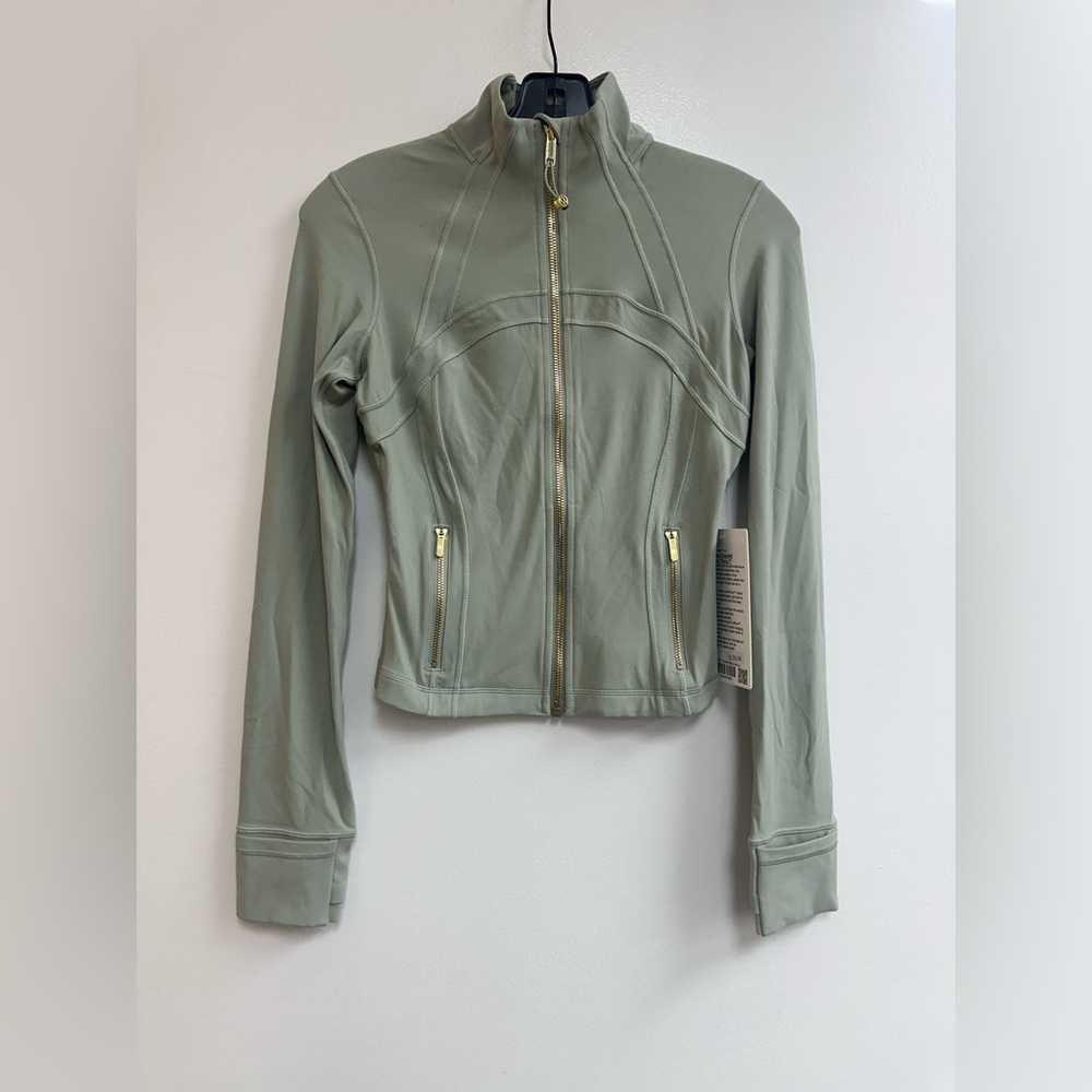 LuluLemon Define Cropped Jacket Nulu in Fog Green/Gold